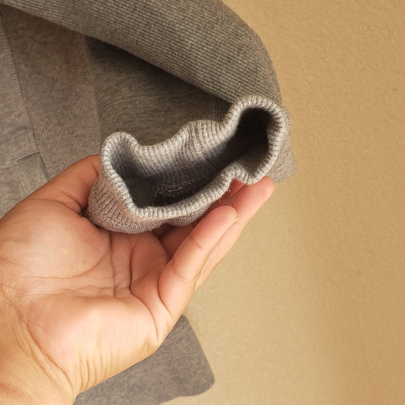 Duluth Grey Pullover With Zipper Pockets Size M - Picture 5 of 8